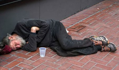 Почему в США столько бездомных?