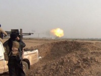 Боевики "Исламского государства" продолжают блокировать дорогу на востоке Сирии