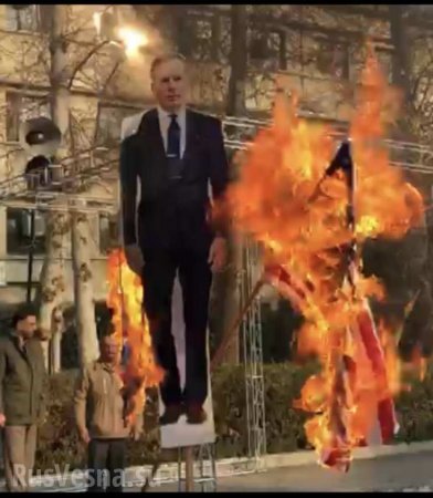 Посла Британии объявили персоной нон грата в Иране и сожгли его изображение в полный рост (ФОТО)