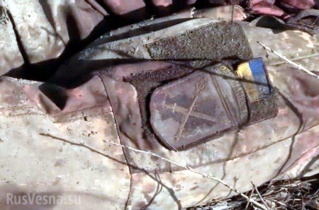 Кровавый провал ВСУ: Армия ЛНР показала трофеи и эвакуацию трупа гранатомётчика (ФОТО, ВИДЕО 18+)