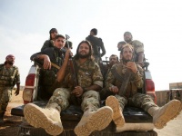 Сотни боевиков бросили свои позиции в Сирии в знак протеста против отправки ...