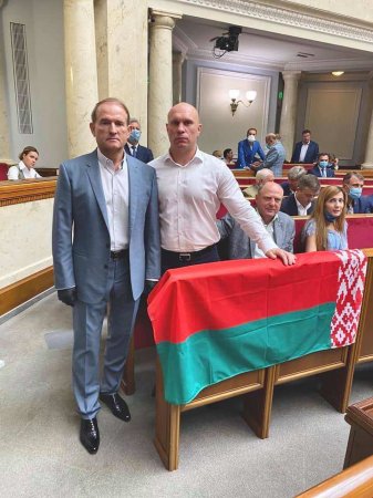 В Раде вывесили государственный флаг Белоруссии (ФОТО, ВИДЕО)