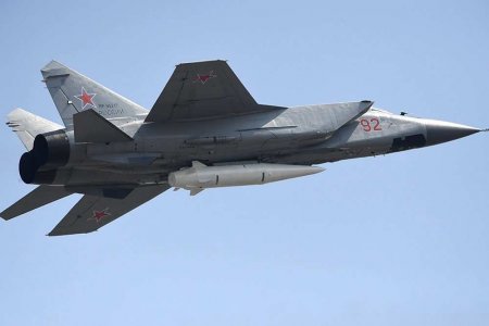 МиГ-31 перехватил американский самолёт-разведчик на подлёте к России (ВИДЕО) | Русская весна
